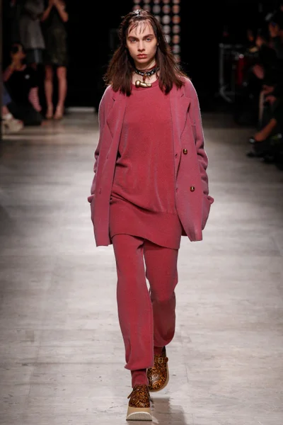 Look 18
